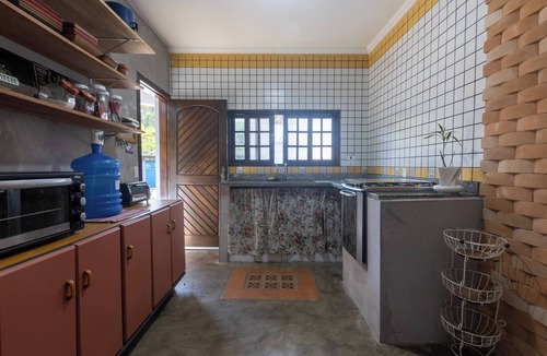 Jardim Veneza House | Tranquil Retreat with Private Suite and Wi-Fi in Peruíbe