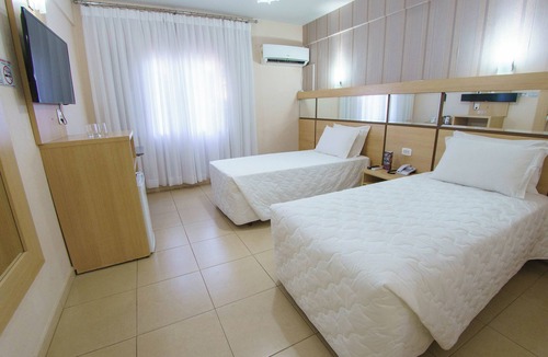Foz do Iguacu City Centre Hotel | Twin Room | Free Breakfast | Gym Access | Near Waterfall