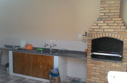 Caraguatatuba House | Two-story house on Martim de Sá beach for 22 guests.