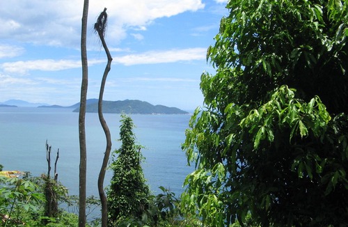 Sertao da Quina House | Two-story house with 3 bedrooms, 2 suites, sleeps 6 to 9 people.