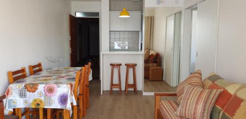Canasvieiras Apartment | Uma quadra do Mar,Ilha Creta, Canasvieiras,2 Quartos,