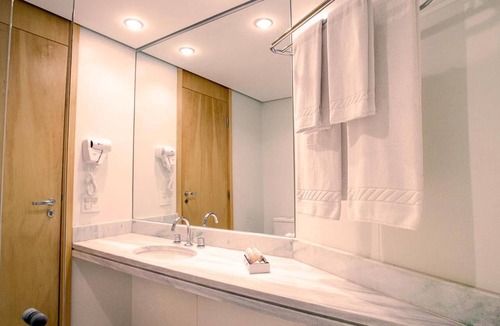 Brasilia Hotel | Unwind in a Sleek Minimalist Stay with Balcony | Free Breakfast & Parking