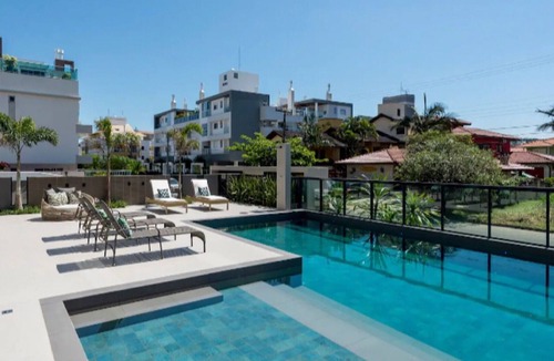 Lagoa Pequena Apartment | Upscale Studio Walk In The Sand