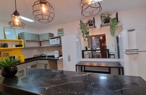 Auxiliadora House | Urban oasis. Plenty of space, comfort, quiet and security.
