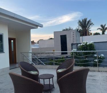 Flores House | Varanda das araras