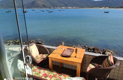 Pantano do Sul House | Viewpoint in Floripa! Beautiful house just a few meters from the sea, ideal for families!