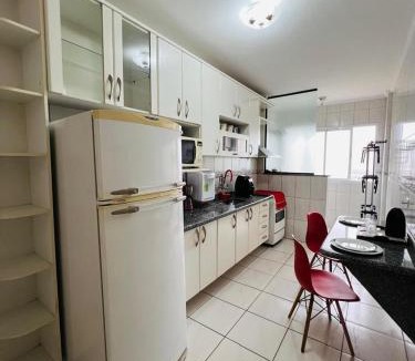 Tupi Apartment | Vista mar, churrasqueira e ar condicionado a 150m da praia 8 pessoas