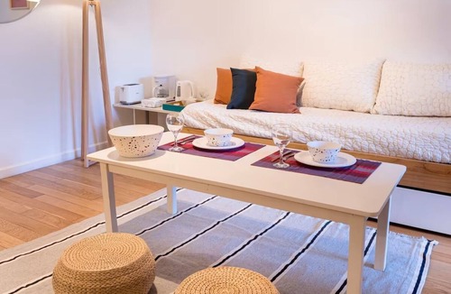 Colegiales House | Warm, quiet & inviting retreat: Steps from Palermo