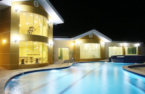 Oficinas Hotel | Well-Appointed Room w/Outdoor Pool + Free Breakfast | Multiplex Palladium -2 mi