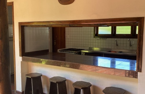 Ubatuba House | WONDERFUL SINGLE-STORY HOUSE! Spacious, well-maintained, and surrounded by a veranda and garden.
