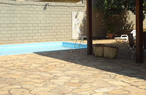 Jardim Atlantico House | Yellow House Parallel to Portugal, one block from Pampulha Lagoon, great location!