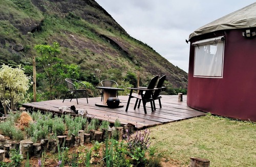 Araras Ski Chalet | Yurt in the village of Secretário with private river.