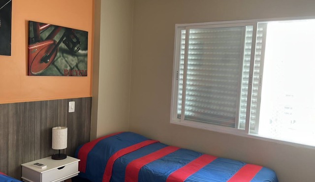 Ótimo Apartamento COM AR, A 1 Quadra DA Praia DE Pitangueiras, Confortável