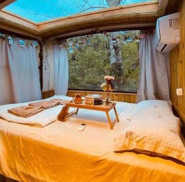 ÔNIBUS CASA na beira do rio - a 2 km da praia in Florianópolis