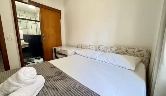 2-bedroom apartment with ensuite in downtown Balneário Camboriú, with rotating parking space.