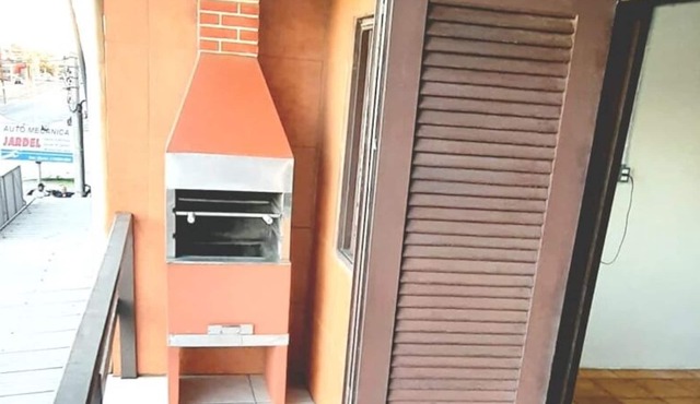 2-bedroom apartment with balcony/entire apartment/sleeps up to 6 guests/very close to the sea.