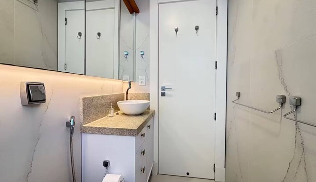 2 Bedrooms - Near the Beach - Renovated Apartment