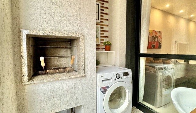2 Quartos com Churrasqueira e Máquina de Lavar no Sky Batel · Ar e Piscina