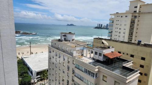 2 Quartos esquina com a praia, frente ao shopping 6 pessoas