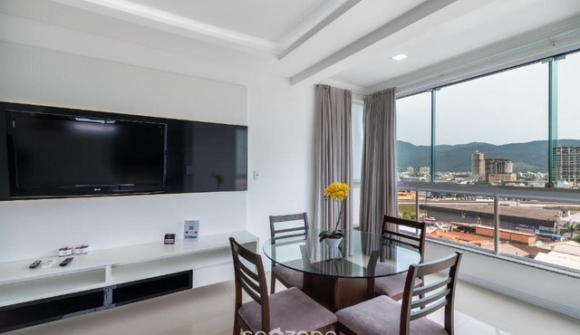 2BR Apt with BBQ in Meia Praia MLO0601
