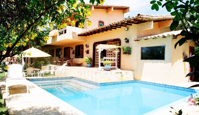 6 suites, 100 m from Ferradura Beach/Full Service, Caretakers/Heated Pool