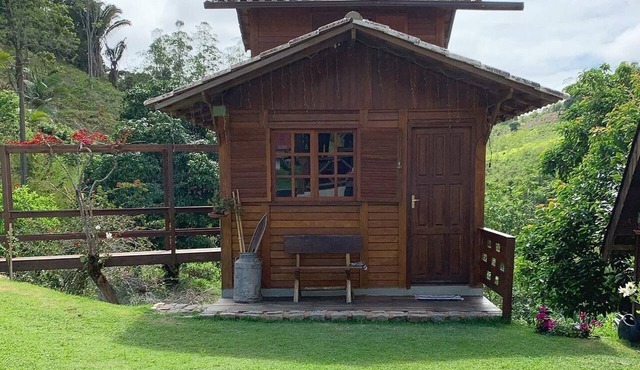 A complex of cozy chalets in the mountains of Espírito Santo, ideal for families/groups. in Marechal Floriano