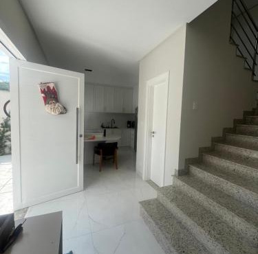 Alugo casa perfeita há 4km da Praia Central de Balneário Camboriú