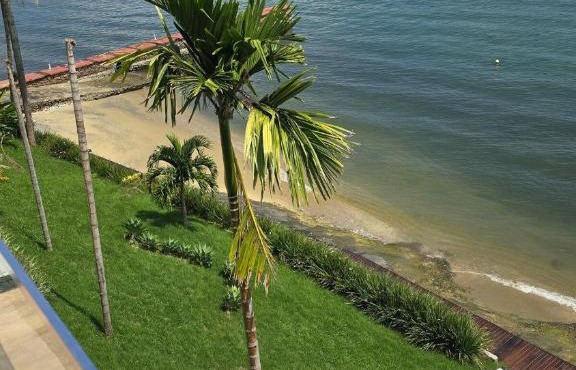 Angra dos Reis casa linear 5 suítes na beira da praia, piscina, churrasqueira, varanda ampla de frente pro mar