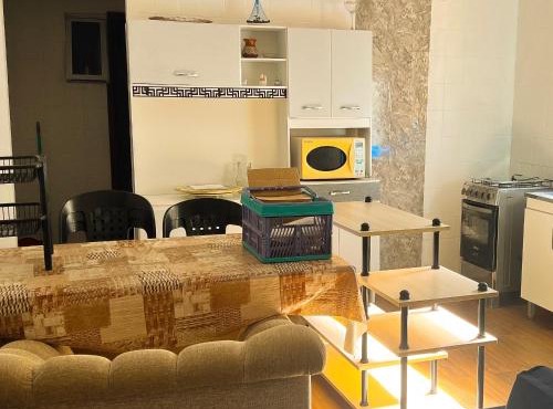 Apartamento a 30m da Praia da Vila Apartamento dos fundos