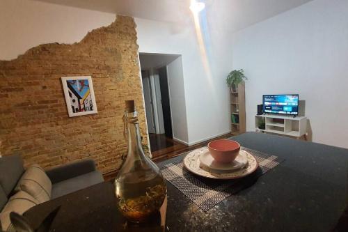 Apartamento com espaço para home Office no Menino Deus ao lado do shopping Praia de Belas