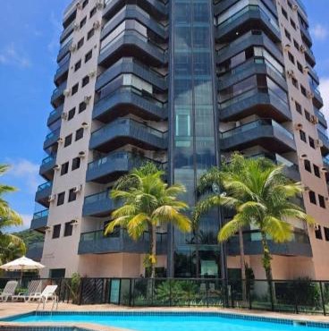 Apartamento com piscina na Enseada in Guarujá
