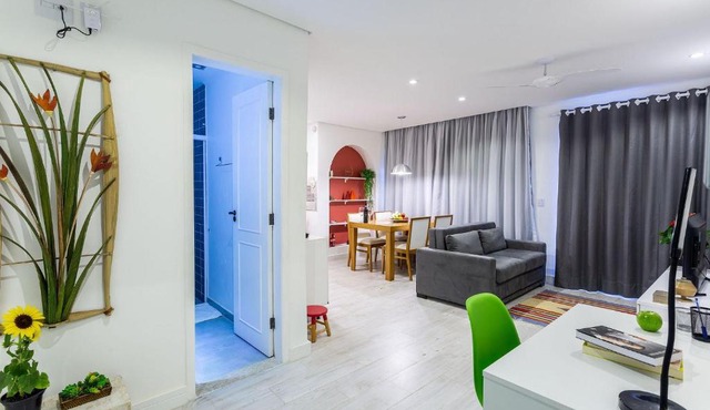 Apartamento com quintal em Alto de Pinheiros