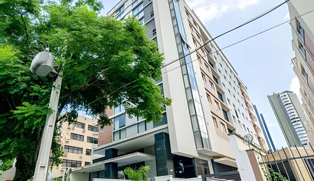 Apartamento completo na Av. Iguaçu — garagem, rooftop e localização estratégica