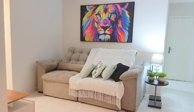 Apartamento CONFORTO CLIMATIZADO prox do SHOPPING NAÇÕES prox ABBA Church - cozinha completa - Ar condicionado - WiFi - Smart Tv 32' - Youtube e Apps - estacionamento privado - Portaria 24h - Acomoda até 8 pessoas - Anfitriã SuperHost no BNB 5 Estrelas