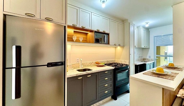 Apartamento em condomínio HOME CLUB, cozinha completa, PISCINA , JACUZZI e SAUNA, ACADEMIA, quadra de esportes playground infantil, salão de jogos a 40m da PRAIA e 15min do Beto Carreiro