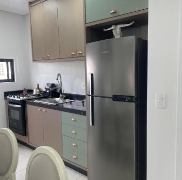 Apartment 2 km from the beach with an en-suite and garage in Camboriú