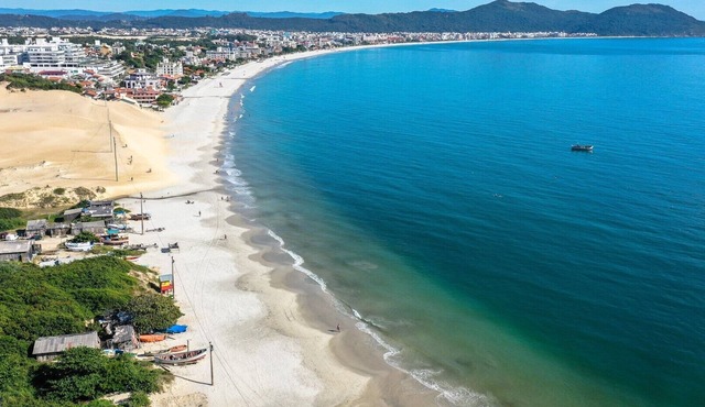 Apartment 20 meters from the sand of Praia dos Ingleses or a 2-minute walk.