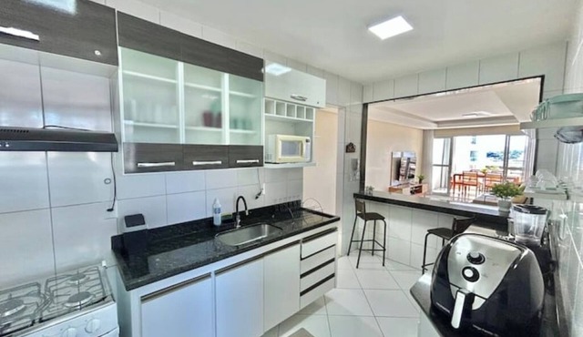 Apartment on Morro Beach with 2 parking spaces.