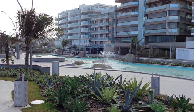 Apartment on the beachfront of Praia do Forte in Cabo Frio, opposite Praça das Águas.