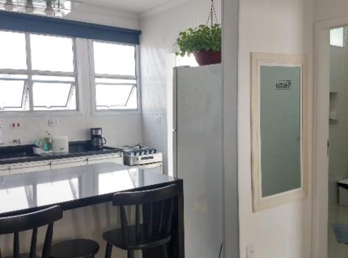 Apt Guarujá Enseada lado praia FAN 1 dorm Tv Netflix Wi-Fi Ar até 5 pessoas in Guarujá