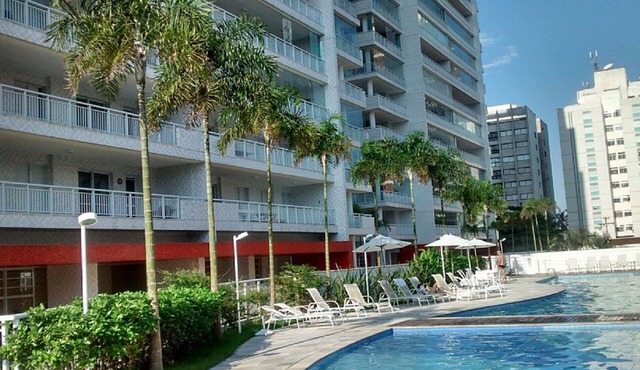 Apt panoramic terrace overlooking 3 beaches and Santos, swimming pool, sauna, gym