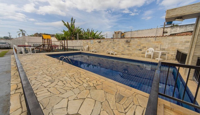 Apto com Piscina e Vaga a 750m da Praia da Enseada in Bertioga