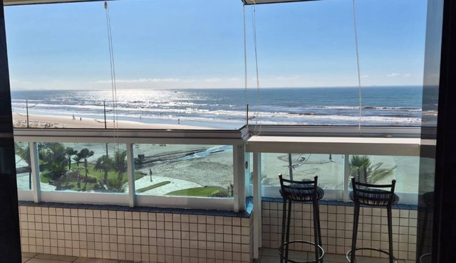 Apto com Varanda e Vista Mar para 6 | Vila Caiçara
