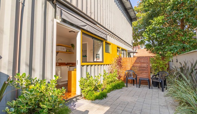 BBQ-Balcony-Netflix-Full Kitchen-Pool-A/C