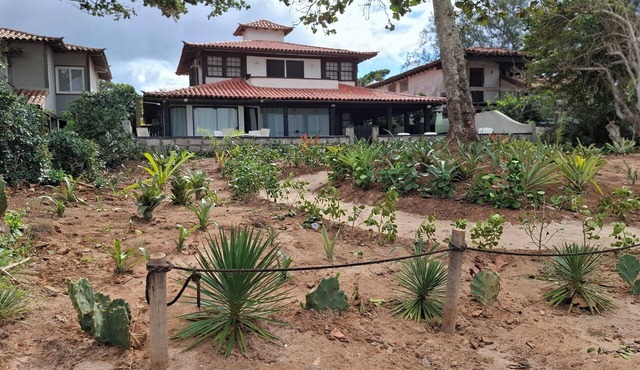 Beachfront house with feet in the sand in Buzios in Geriba Armação dos Búzios