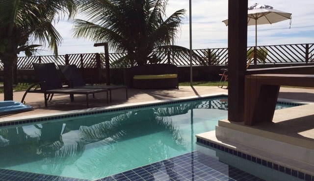 Beachfront bungalow with private pool. in Lot. Enseada dos Golfinhos