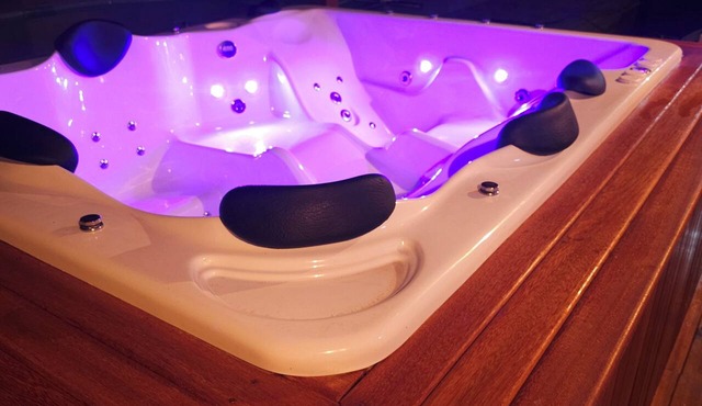 Beach house in Palmas with jacuzzi and spa, sleeps up to 23 people (price to be arranged).