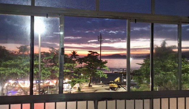 Beachfront, 2 bedrooms, full air conditioning, cable TV, Wi-Fi, fully equipped kitchen.