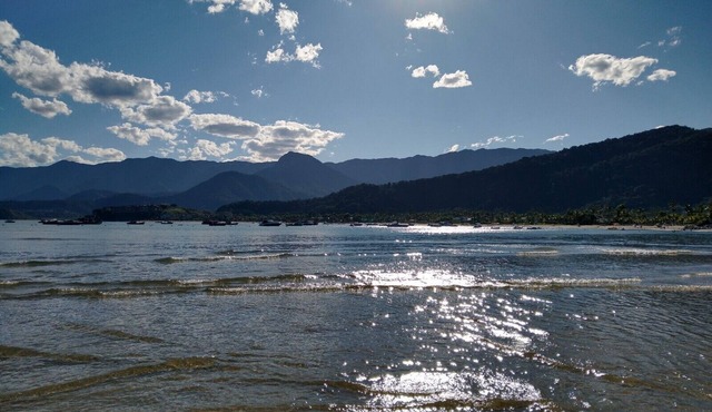 Beachfront apartments, furnished, with a full kitchen and kids' area, 700 meters from the beach. in Ubatuba