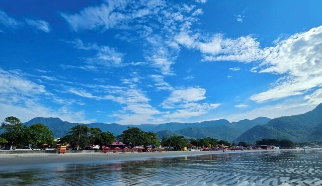 Beachfront chalets for up to 21 people - 50 meters from Maranduba Beach
